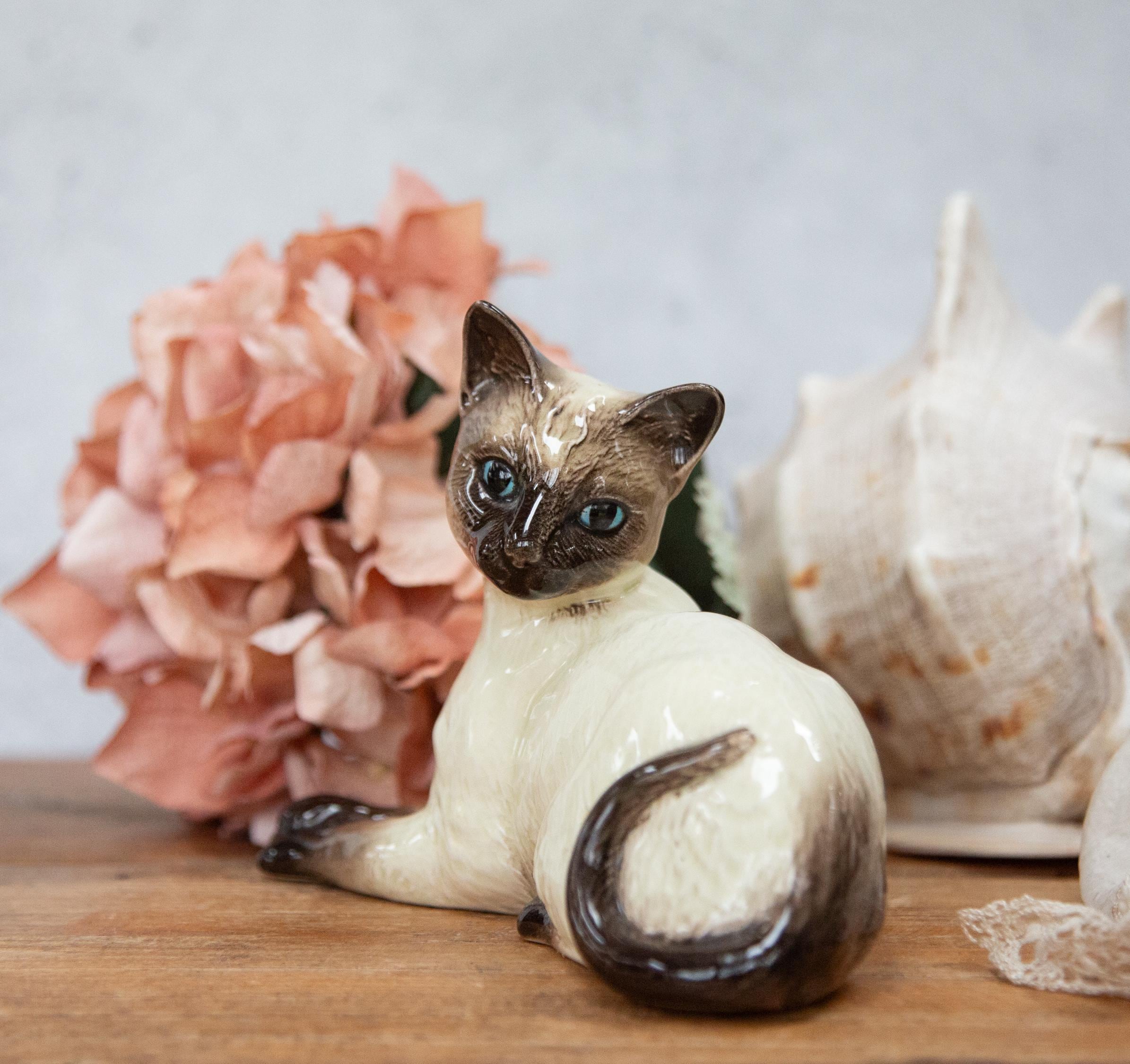 Vintage Beswick Siamese Cat Figurine No. 1558: Hand-painted