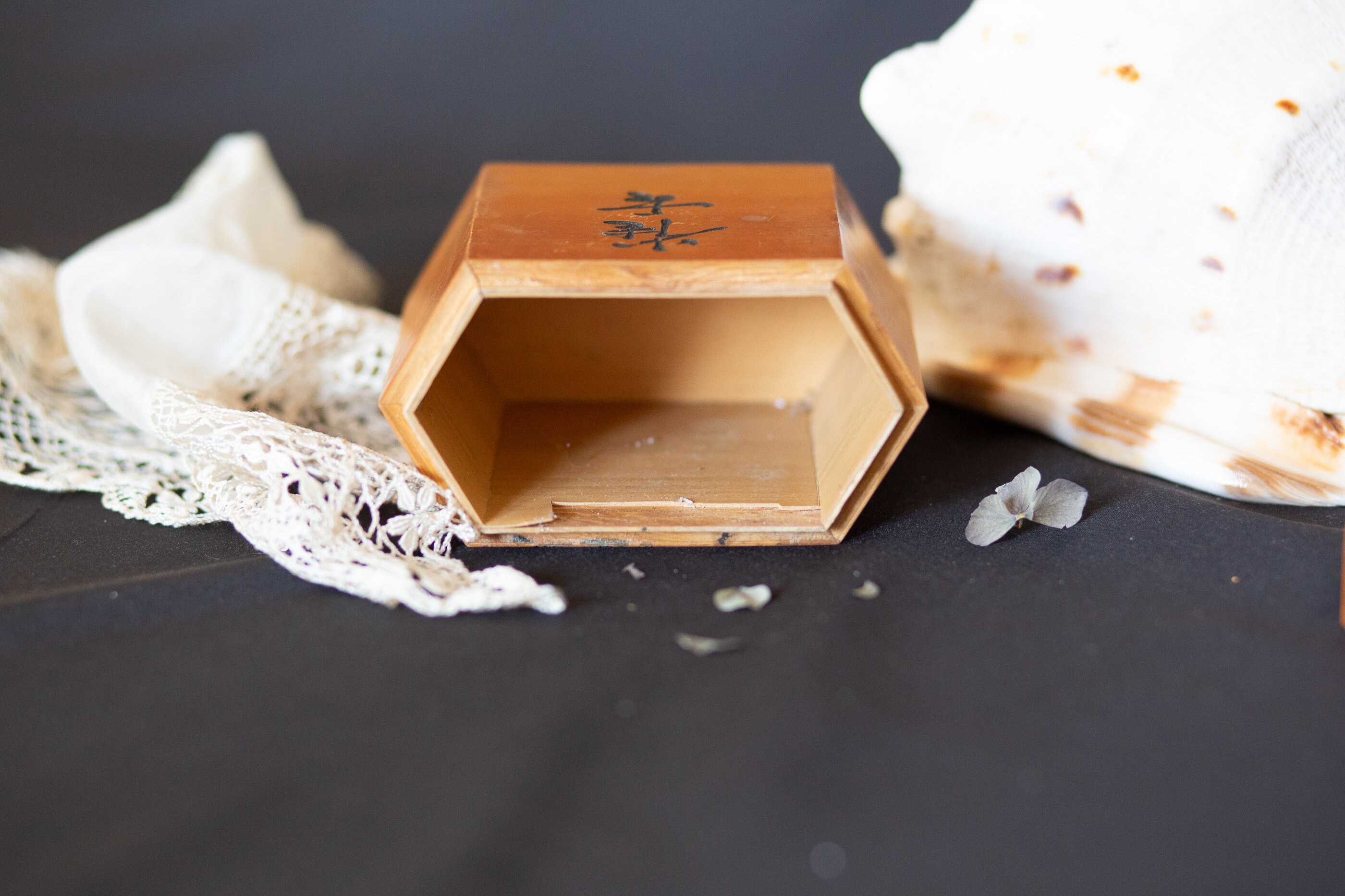 茶籠 Bamboo Tea Caddy. Oriental Wooden Box. Hexagonal. Chinese