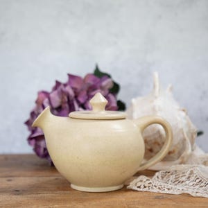 Studio Pottery Teapot. Oriental Style Wide Spout. Defects. Small Size. 2 Cups. Beige Cream. Loose Tea. Teabags. Vintage Kitchen C1970s