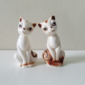 Vintage Siamese Cat Salt and Pepper Shakers, Cat Shakers, Vintage Siamese Cat Figurines, Vintage Home Decor, Vintage Kitchen, MCM, 1950&#39;s