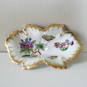 Vintage Leaf-Shaped Dish by Herend in Queen Victoria Green Pattern, Hand-painted Herend Collectible Porcelain, Crafted in Hungary, #7724 VB0