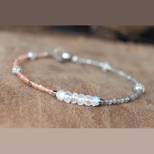 Pulsera delicada de piedra lunar, labradorita y piedra solar: piedras preciosas de grado AAA