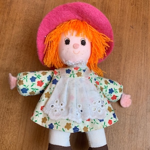 1970s Rag Doll Freckles Orange Yarn Hair Pink felt Hat 7 Inches Tall Vintage