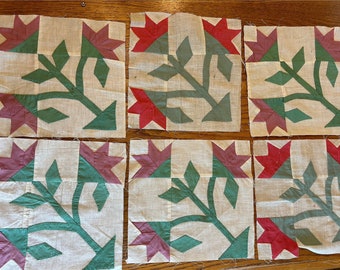 Vintage Tulip o Lily Quilt Blocks, Lote de 6 bloques cosidos a mano 2 rojos y blancos y 4 lavanda y blanco con hojas verdes