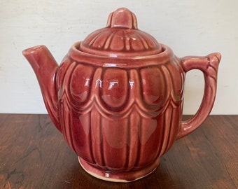 Vintage roze aardewerk theepot, geschulpt ontwerp - gemaakt in de VS