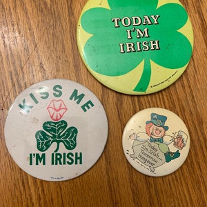 St Patrick’s Day Pins Buttons, Vintage lot of 3 Irish St Patrick’s Day Wearable Buttons