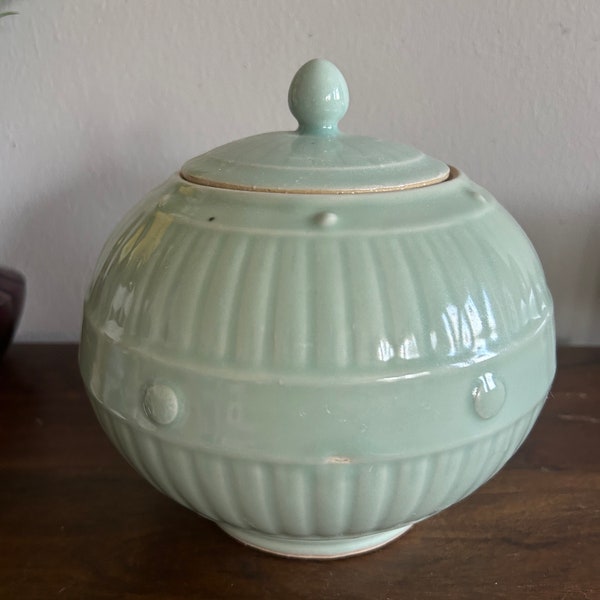 Celadon Glaze Ceramic Canister Cookie Jar Round with Lid Biscuit Jar Heavy