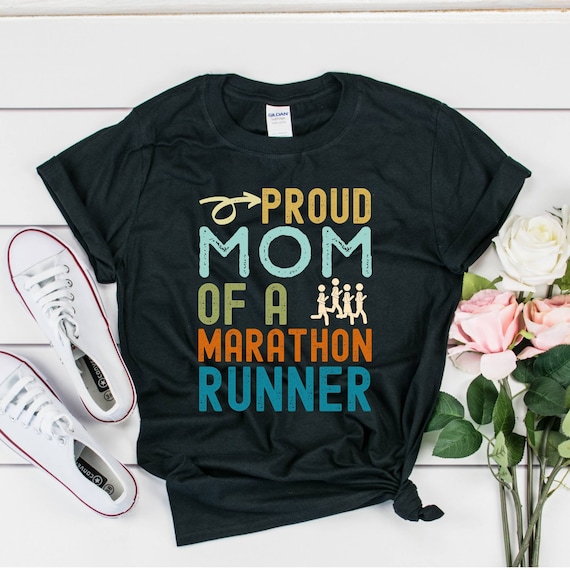 Proud mom of a marathon runner shirt, tank top, marathon runner mom Shirt, vintage marathon runner Shirt, distressed marathon runner shirt