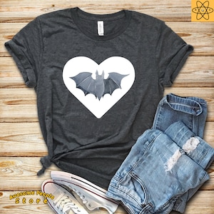 Bat Lover T Shirt Gift for Women | Bat Love Heart T-shirt For Mom / Daughter / Teen Girl | Female Birthday Clothing Idea For Her