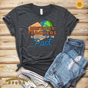 Geschichte Lehrer Shirt, Historiker Shirt, Geschichte, Geschichte Shirt Geschenk, immer bringen die Vergangenheit, Shirt, Tank-Top, Hoodie, Karten Shirt, Bibliothek
