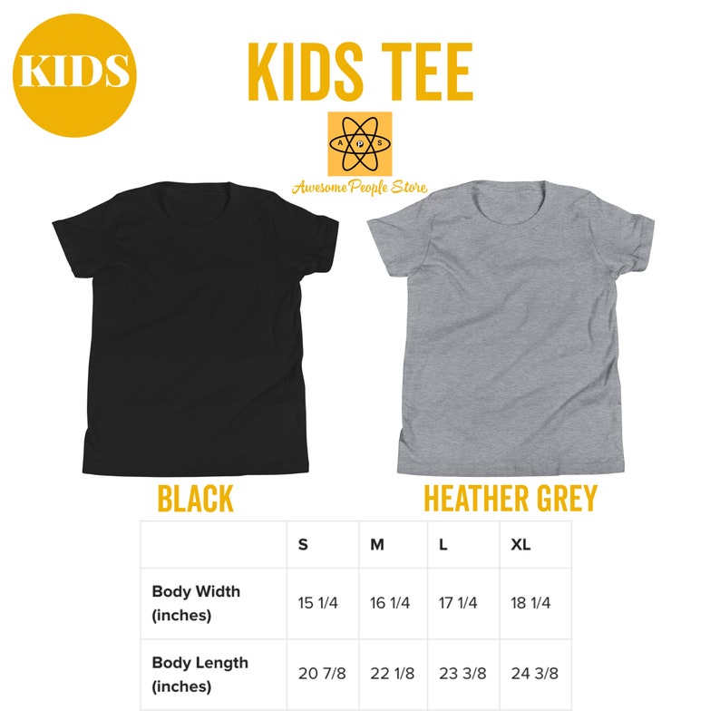 Puede incluir: Tabla de tallas para camisetas de ni&ntilde;os en negro y gris jaspeado. La tabla muestra las medidas de ancho y largo del cuerpo en pulgadas para las tallas S, M, L y XL.