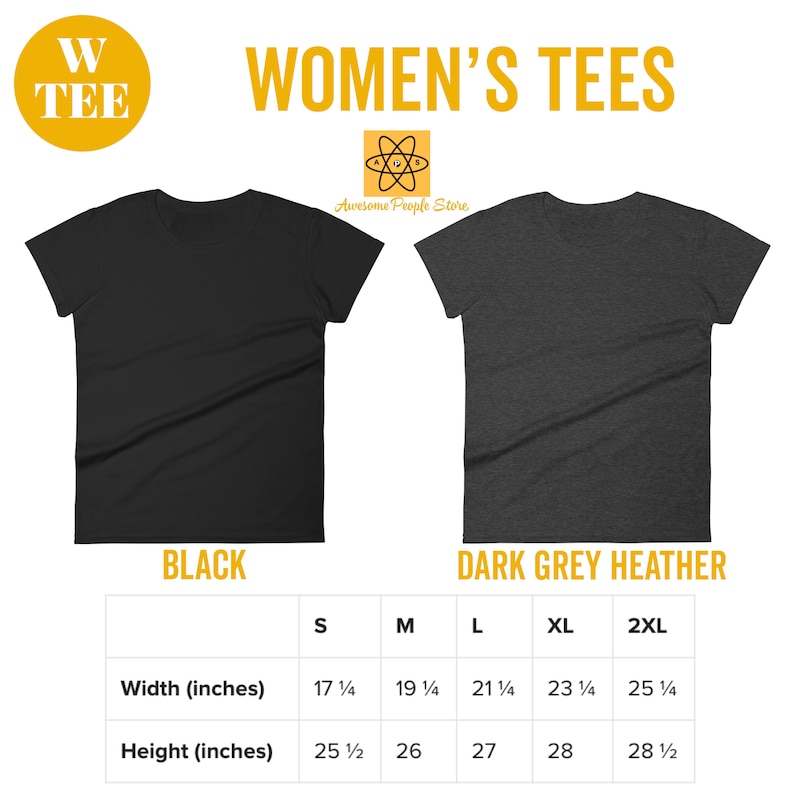 Puede incluir: Una tabla de tallas para camisetas de mujer en negro y gris oscuro jaspeado. La tabla muestra el ancho y la altura de las camisetas en pulgadas para las tallas S, M, L, XL y 2XL.
