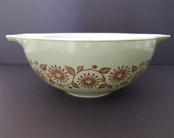 Vintage Pyrex Gold Medallion Sage Green Gold Leaf Vines 2.5 Quart Promotional Cinderella Bowl #443 Made In 1962-1963 Collectible Ovenware Vintage Pyrex Gold Medallion Sage Green Gold Leaf Vines 2.5 Quart Promotional Cinderella Bowl #443 Made In 1962-1963 Collectible Ovenware