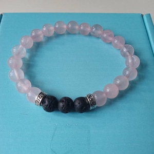 Bracciale aromaterapico in quarzo rosa: diffusore di oli essenziali in pietra vulcanica