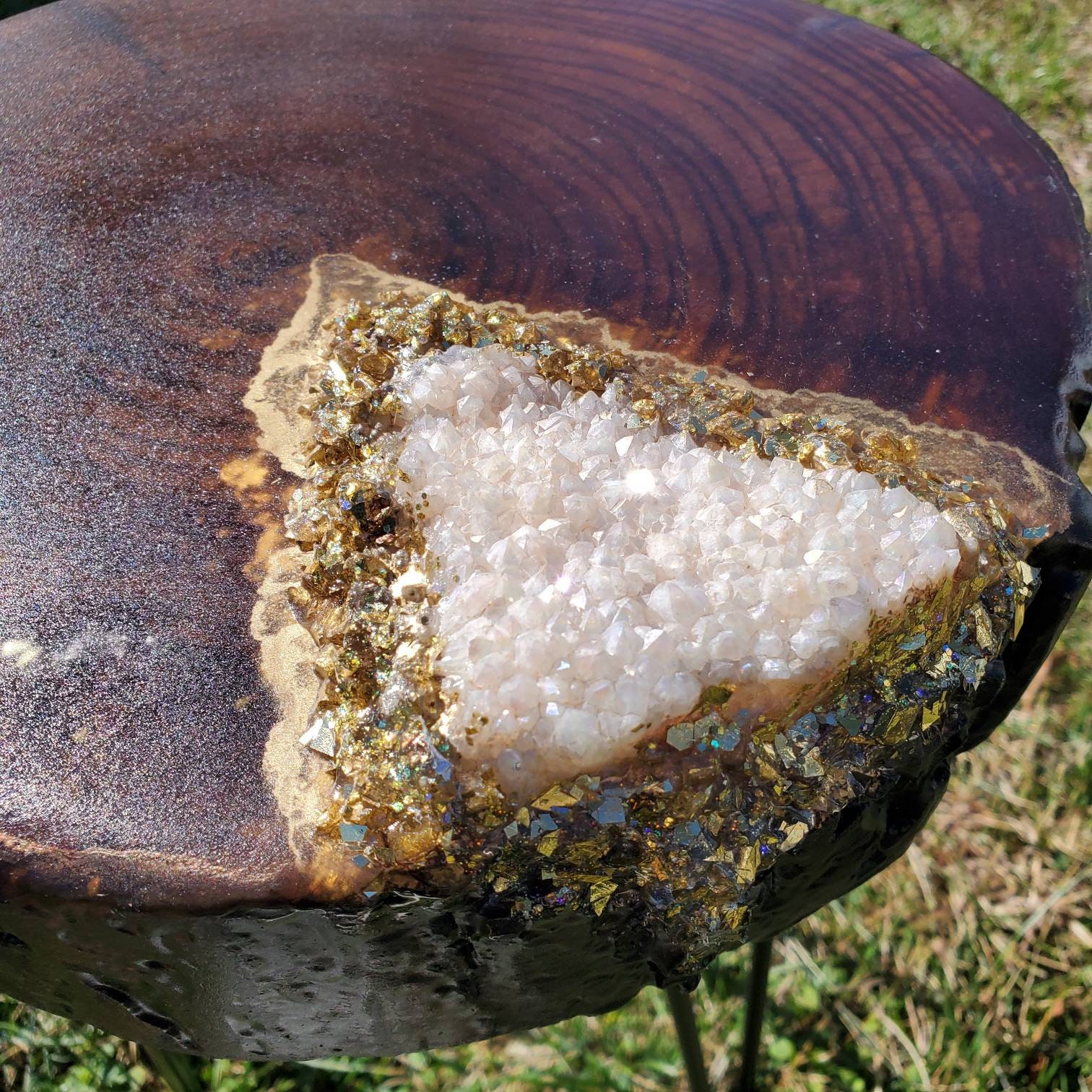 bois Aura Crystal Geode