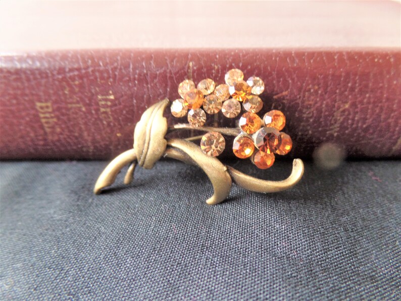 Vintage Costume Jewelry Vintage Brooch Vintage Gold TONE Metal Multi Shades of Orange Rhinestones in a Floral Shape Brooch Vintage Flower