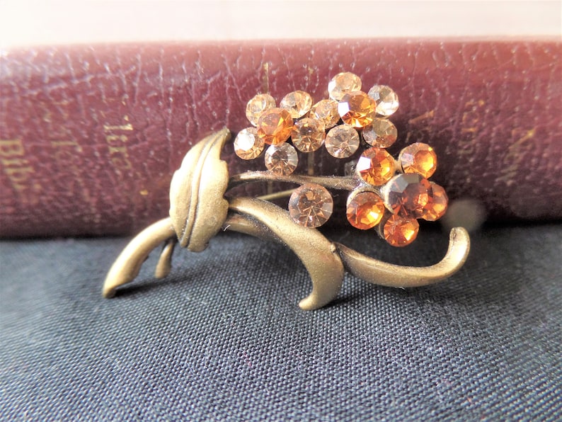 Vintage Costume Jewelry Vintage Brooch Vintage Gold TONE Metal Multi Shades of Orange Rhinestones in a Floral Shape Brooch Vintage Flower