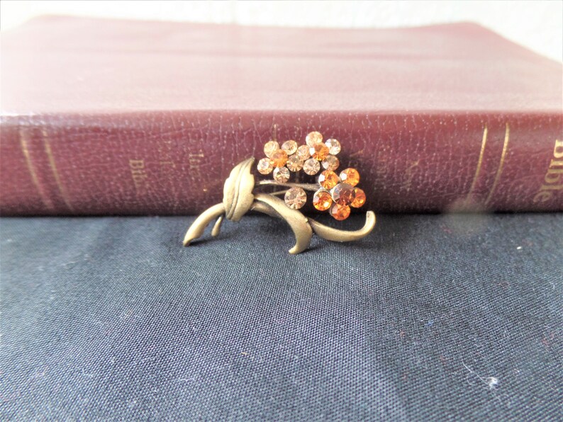Vintage Costume Jewelry Vintage Brooch Vintage Gold TONE Metal Multi Shades of Orange Rhinestones in a Floral Shape Brooch Vintage Flower