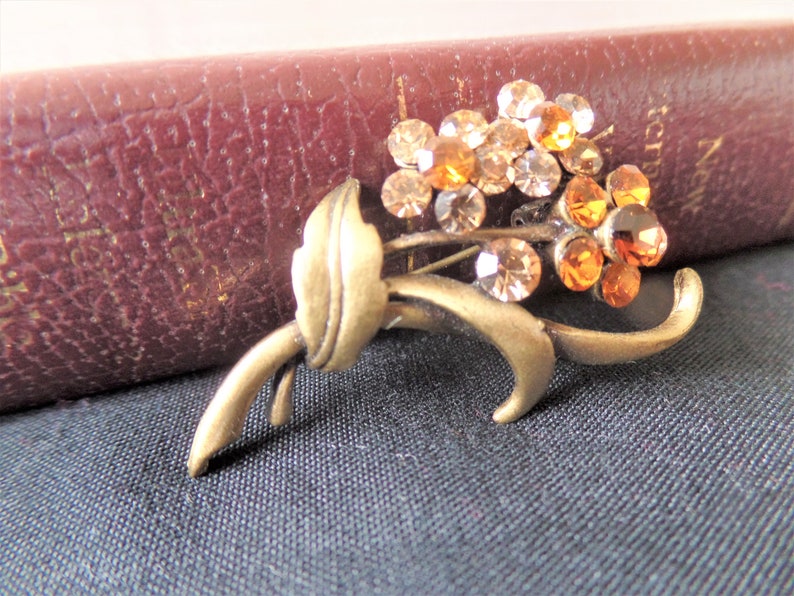 Vintage Costume Jewelry Vintage Brooch Vintage Gold TONE Metal Multi Shades of Orange Rhinestones in a Floral Shape Brooch Vintage Flower