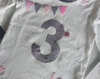 Mädchen Geburtstagsshirt  mit Zahl und Namen, Wimpelkette