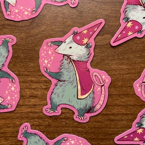 Opossum Aufkleber, Zauberer Possum Aufkleber, Opossum Aufkleber, Zauberertier, süße Tierchen, DnD Tiere, TTRPG Geschenke, Dumme Tieraufkleber