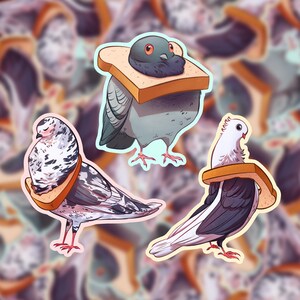 以下が含まれることがあります： パンを帽子にした3羽の漫画の鳩。鳩は様々なポーズをとっており、1羽は横を向き、1羽は正面を向き、1羽は下を向いている。鳩はすべて白地に黒の模様である。