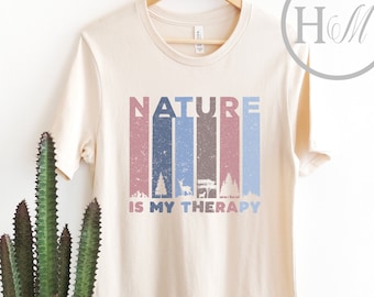 Camiseta gráfica de la naturaleza - Camisa amante de la naturaleza - Regalo amante de la naturaleza - Regalos de senderismo para mujeres - Camisetas gráficas para mujer - Senderismo Vintage