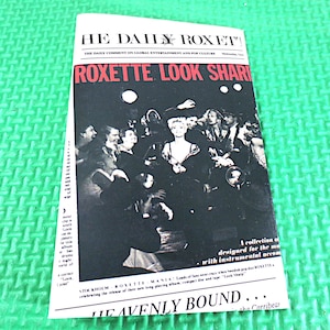 Könnte beinhalten: Ein Schwarzweißfoto einer Band, Roxette, mit dem Text "Roxette Look Sharp" und "The Heavenly Bound..." auf der Titelseite eines Magazins.
