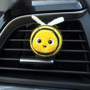 Hand-Needle Felted Joyful Beee Car Vent Clip Essential Oil Diffuser, Wool Car Accessory