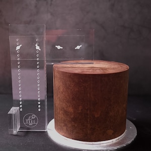 Cake scraper and leveller in one for Ganache and Buttercream - perfect every time