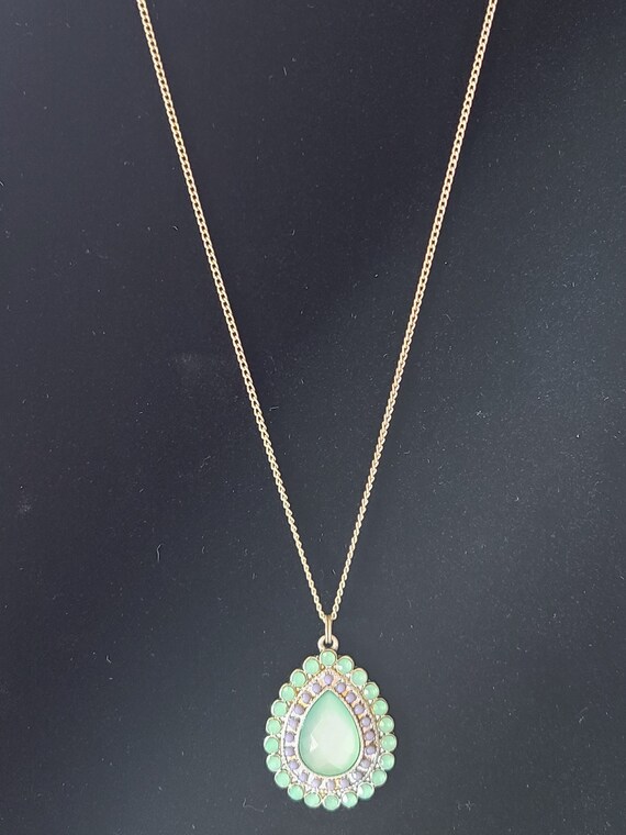 Fashion flaunt green necklace deals