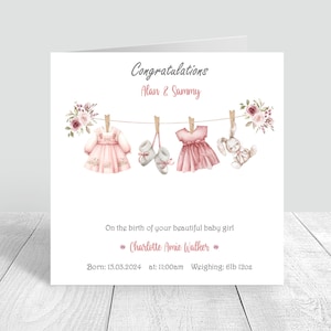 Gepersonaliseerde kaart pasgeboren babymeisjes, gefeliciteerd, pasgeboren baby, roze waslijn, babykledinglijn, wenskaart, nieuwe ouders 996