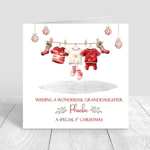 Personalisierte Babys 1. Weihnachtskarte, erstes Weihnachten, Baby Junge, Baby-Mädchen-Tochter, Enkelin, Nichte, Weihnachtskleidung Grüße 675