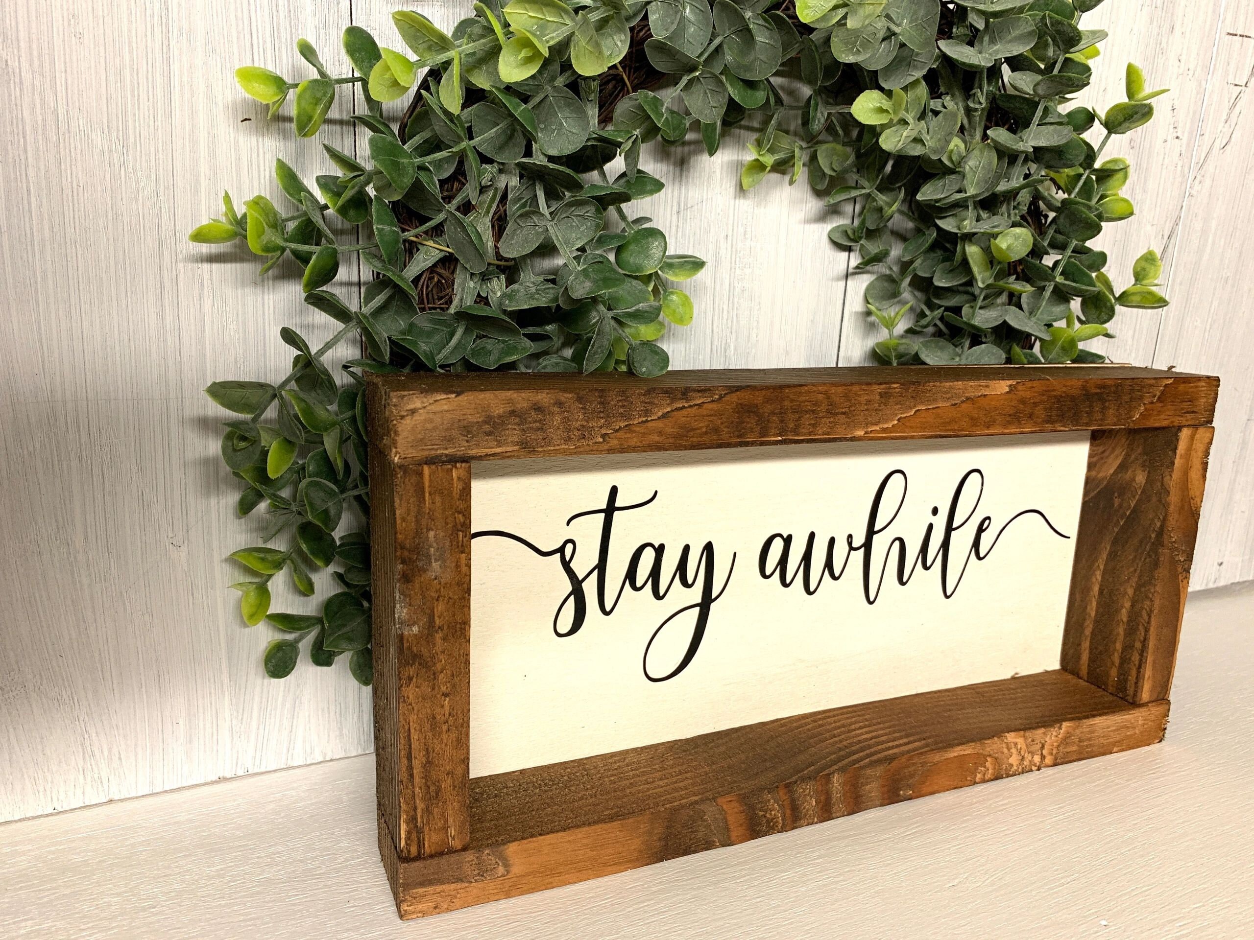 Quédate un rato pequeño signo de madera | Etsy