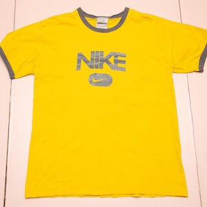 Vtg NIKE 90&#39;s geel t-shirt, gemaakt in Honduras van USA stof, sz heren Medium