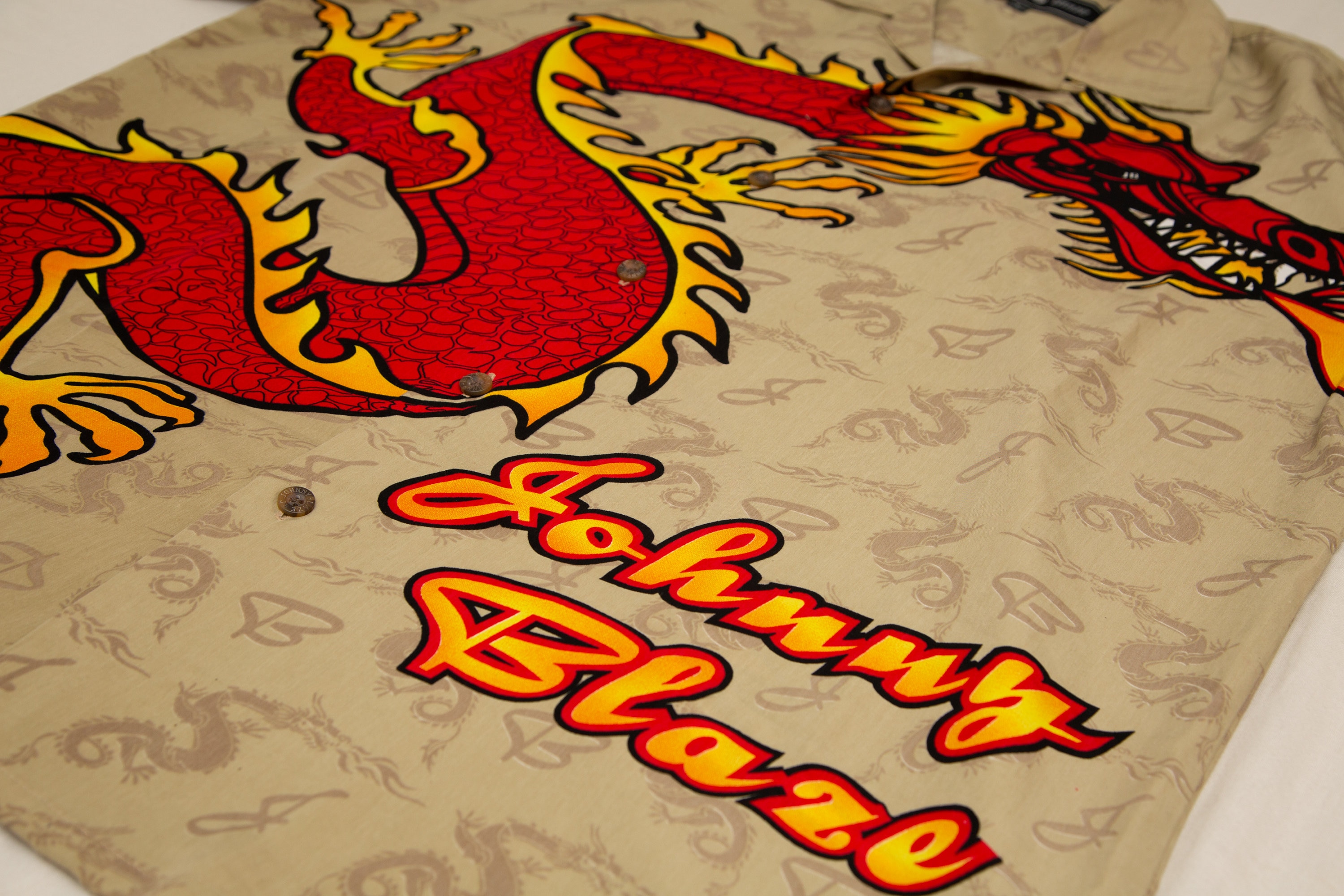 Vtg JOHNNY BLAZE Dragon Graphics Hawaiian Style Beige Button Shirt