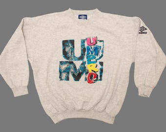 【UMBRO】 Essential Plus Embroidered Lettering Sweatshirt ★ Men's UMBRO Essentials Vintage Sweatshirt Big Logo Pullover