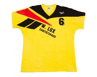 Umbro ENGLAND World Cup Winners 1966 Reissued Soccer/football Red