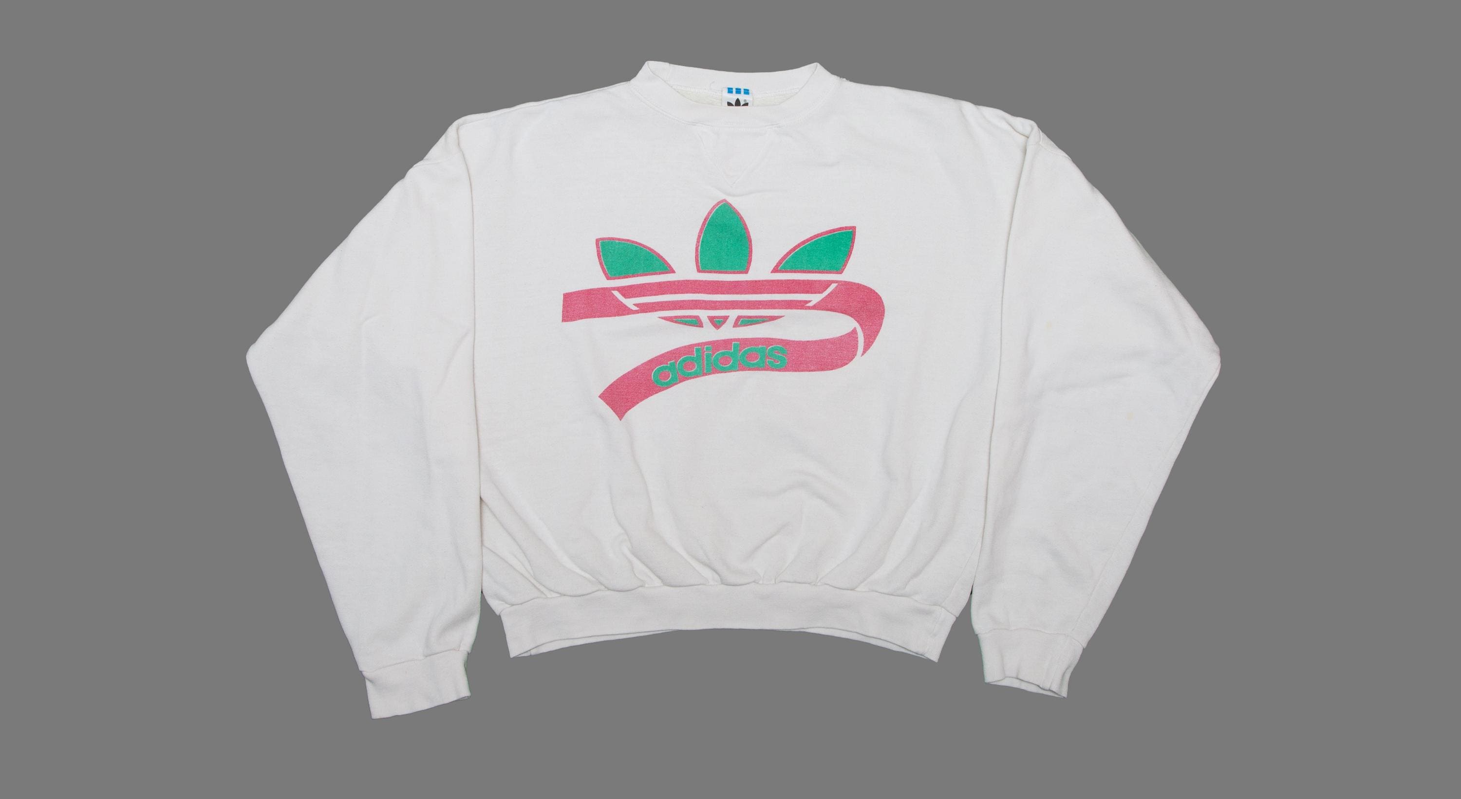 Sudadera adidas blanca vintage con logo del trébol grande en la