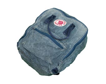 FJÄLLRÄVEN Kånken tvättad blå ryggsäck - färgen är blek och materialet är slitet