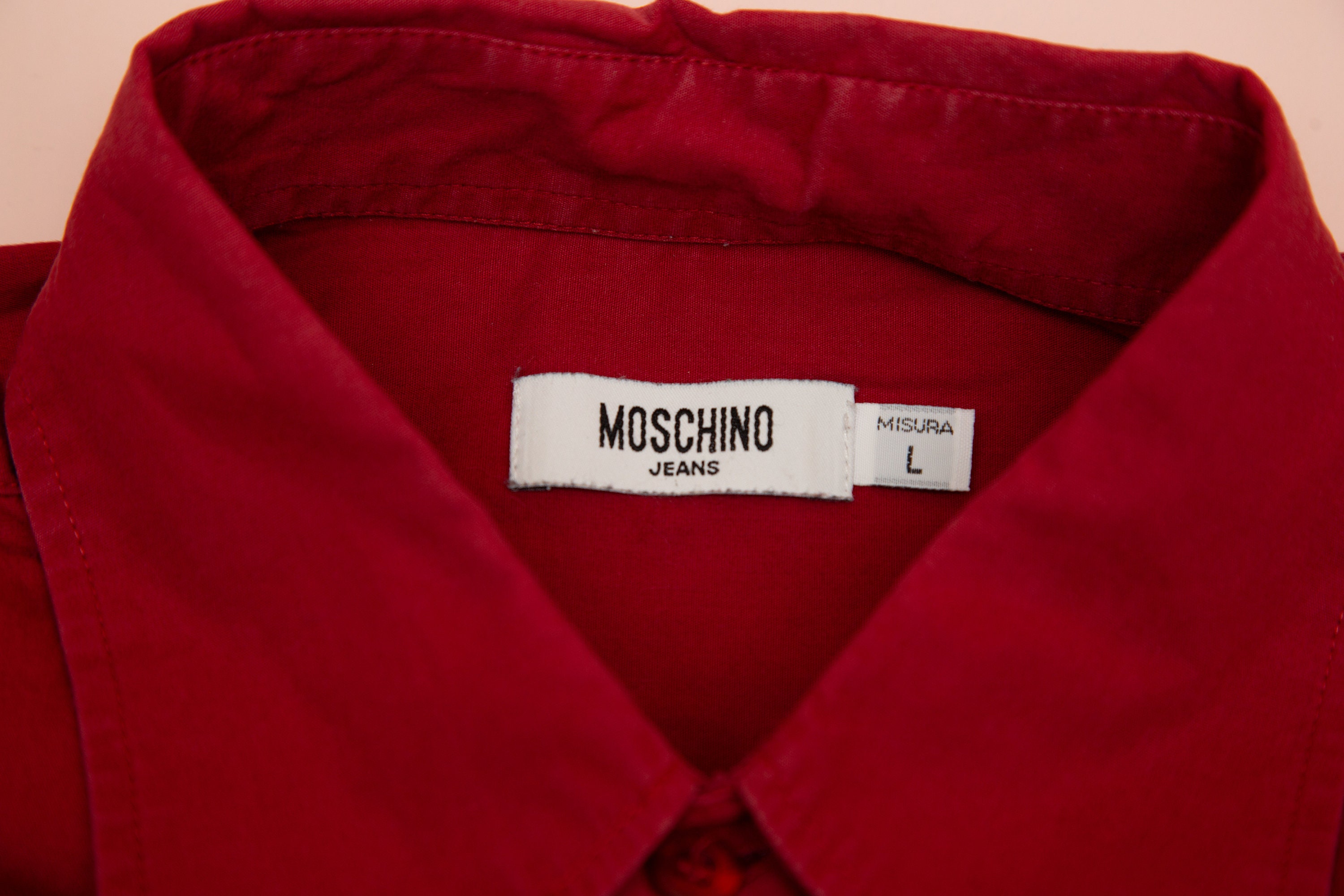 ヴィンテージ MOSCHINO Jeans uomo 赤ボタンシャツ、イタリア製 