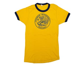 Vtg 70's STOCKHOLMS Vattenskidskola Ängbybadet water ski school single stitch yellow ringer t-shirt, sz fit men's Medium/Small