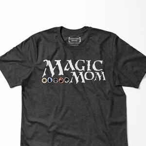 MTG Magic Mom Shirt, Moederdag Magic The Gathering T-shirt, cadeau-idee voor kaartspelliefhebbers, geek nerd verjaardagsshirt, T-shirt magische vrouw