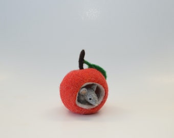 felted Apple with mouse
