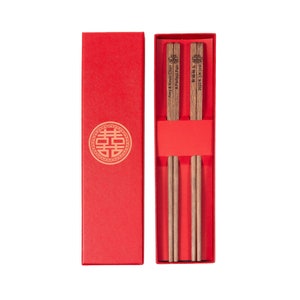 Personalisierte Essstäbchen mit Geschenkbox, 2er-Set maßgeschneiderte Essstäbchen, natürliches Sandelholz, Hochzeitsgeschenk, Einweihungsgeschenk, Partygeschenke