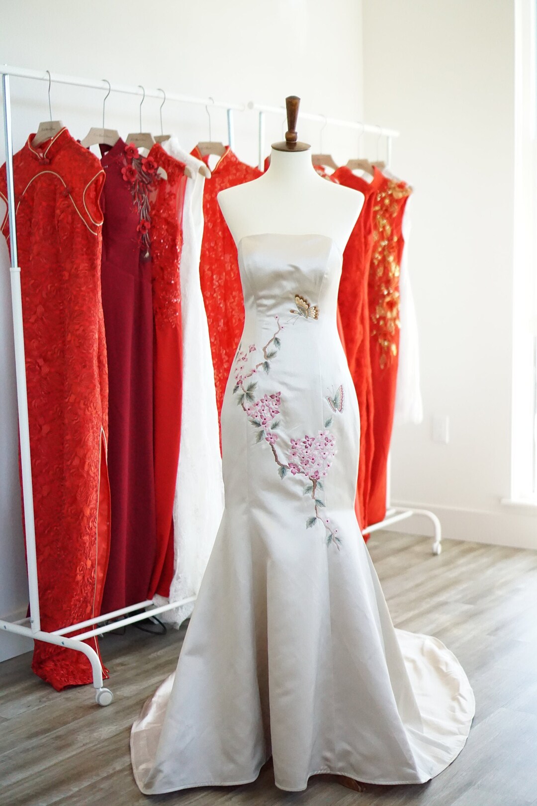 Custom Chinese Wedding Dress: Timeless Elegance with Modern Flair
