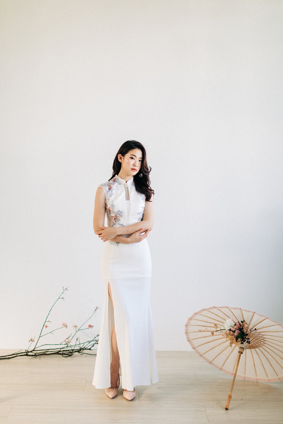 White Chinese Wedding Dress, Modern Cheongsam, Custom Qipao, Chinese Tea Ceremony Dress, White Floral Cheongsam, White Floral Qipao White Chinese Wedding Dress, Modern Cheongsam, Custom Qipao, Chinese Tea Ceremony Dress, White Floral Cheongsam, White Floral Qipao
