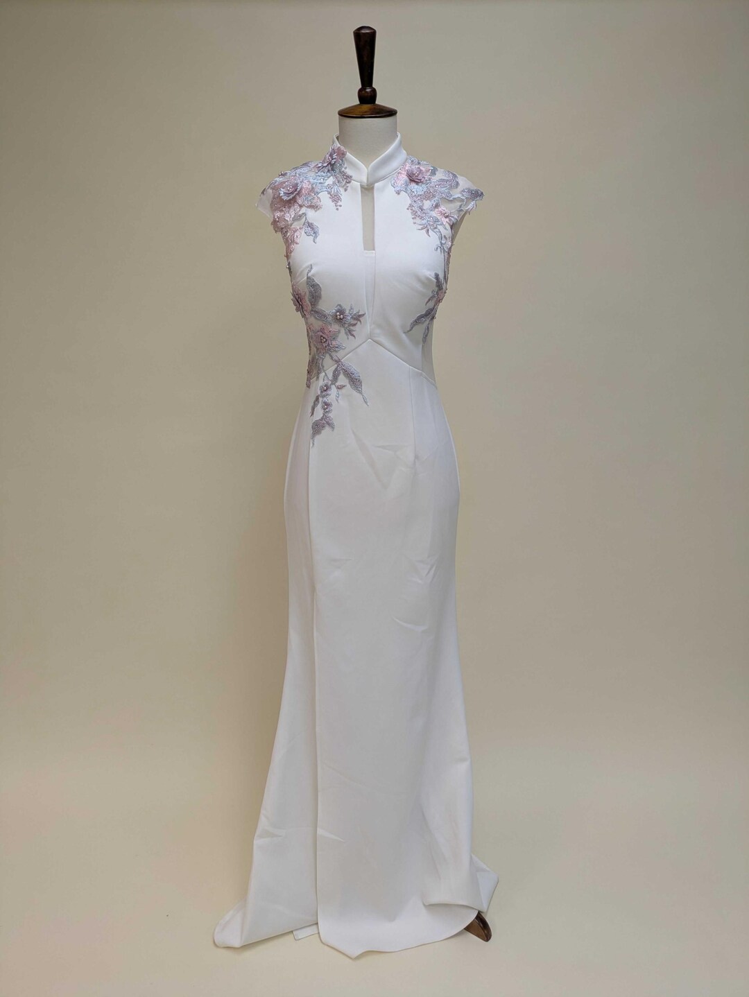 White Chinese Sample Wedding Dress, White Floral Modern Cheongsam ...