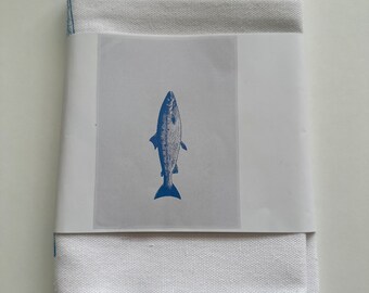 Geschirrtuch weiß mit blauem Fischmotiv