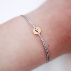 Pulsera personalizada con inicial rellena de oro de 14 quilates, nombre y letra, hilo rojo del destino, protección, regalo de cumpleaños, amistad, suerte, deseo, personalizada, para mujeres y hombres